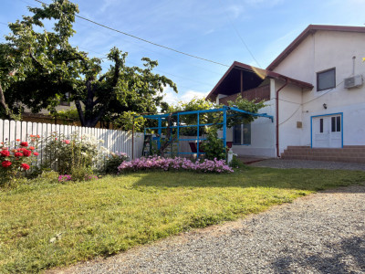 Pensiune turistică de vânzare in Corbu | 7 camere | Teren 1000mp 