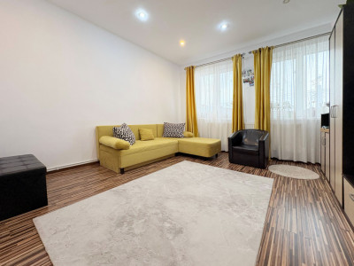 Apartament 3 camere, cu curte, zona Palas/Bratianu