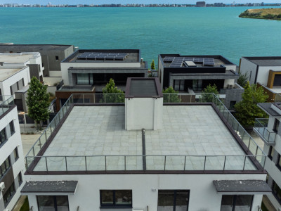 Apartament 3 camere la etajul 2 | Terasa privata 70m | Vedere frontală spre Lac 