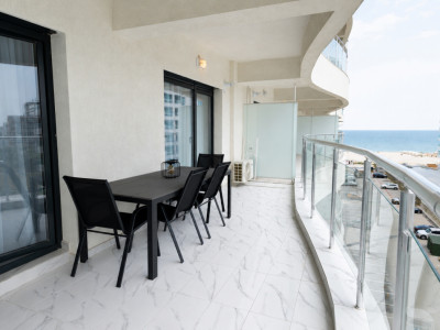Apartament de vanzare 2 camere cu vedere la mare si lac Casa del Mar Mamaia Nord