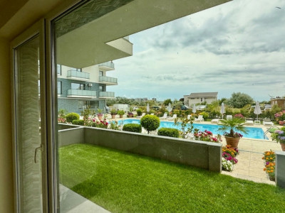 Apartament direct la PISCINĂ, curte proprie, finalizat, Parcare bonus