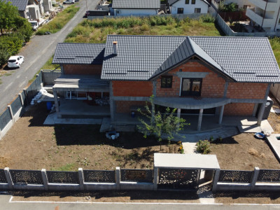 Casa P+M la Rosu in Valu lui Traian
