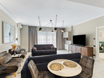 Apartament cu 2 camere și 2 băi, cu vedere spectaculoasă la mare și lac 