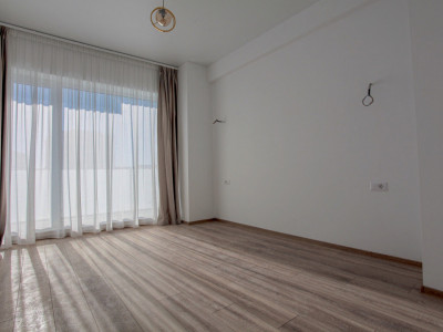 Apartament la MARE, decomandat cu bucatarie inchisa, luminos cu terasa Imensa