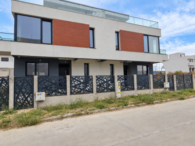 Vila cu vedere la lac, aproape de Școala Spectrum – Ovidiu Sud 