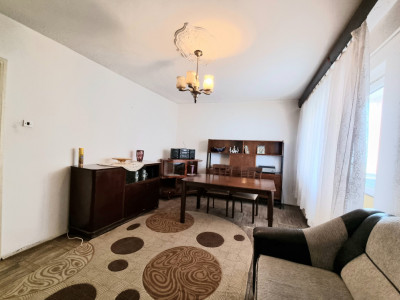 Apartament cu 2 camere decomandat, zona Far